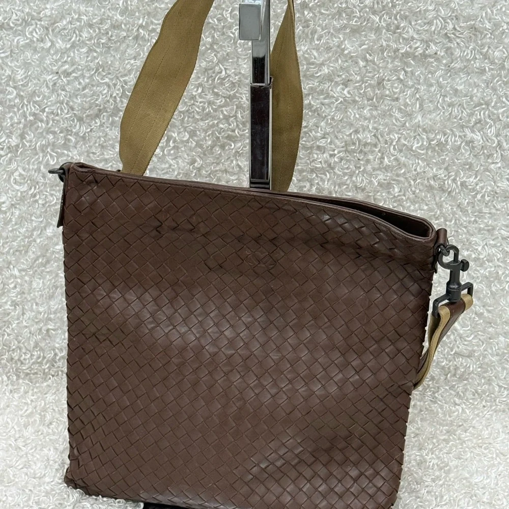 Bottega Veneta Intrecciato Brown Messenger Leather Bag